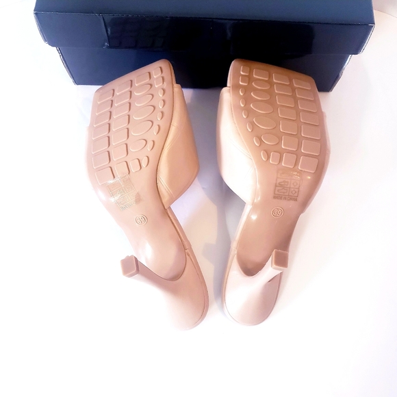 Nude Quilted Slip On Heels NIB - Picture 7 of 7